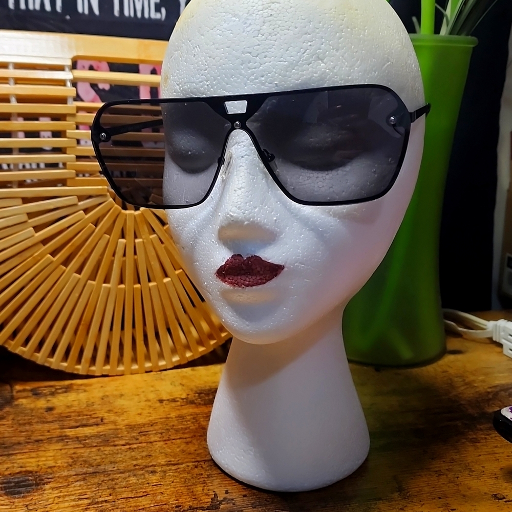Black Sunglasses-NWOT